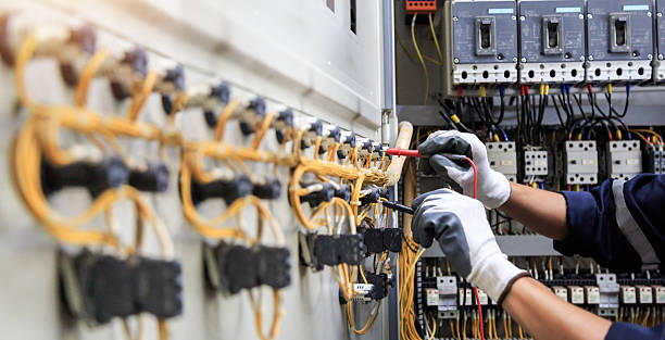 Professional Electrician technician working in Deephaven, MN